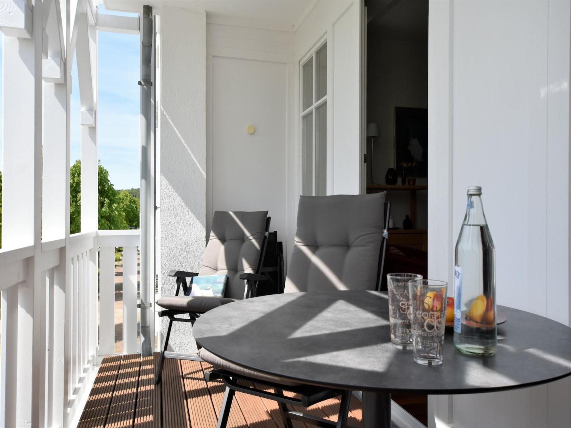Charming Apartment On Ruegen Island With Balcony ゼリン エクステリア 写真