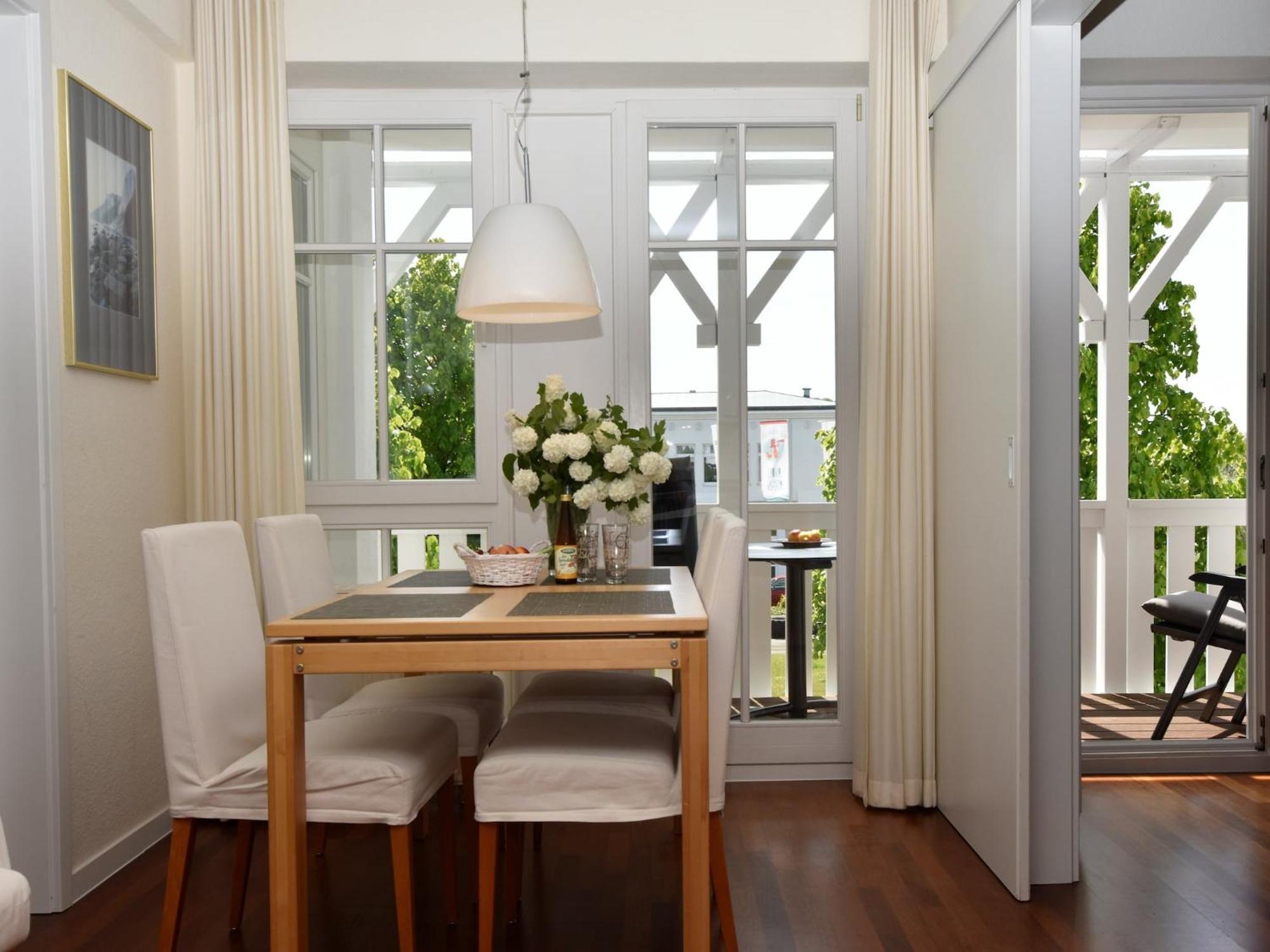 Charming Apartment On Ruegen Island With Balcony ゼリン エクステリア 写真